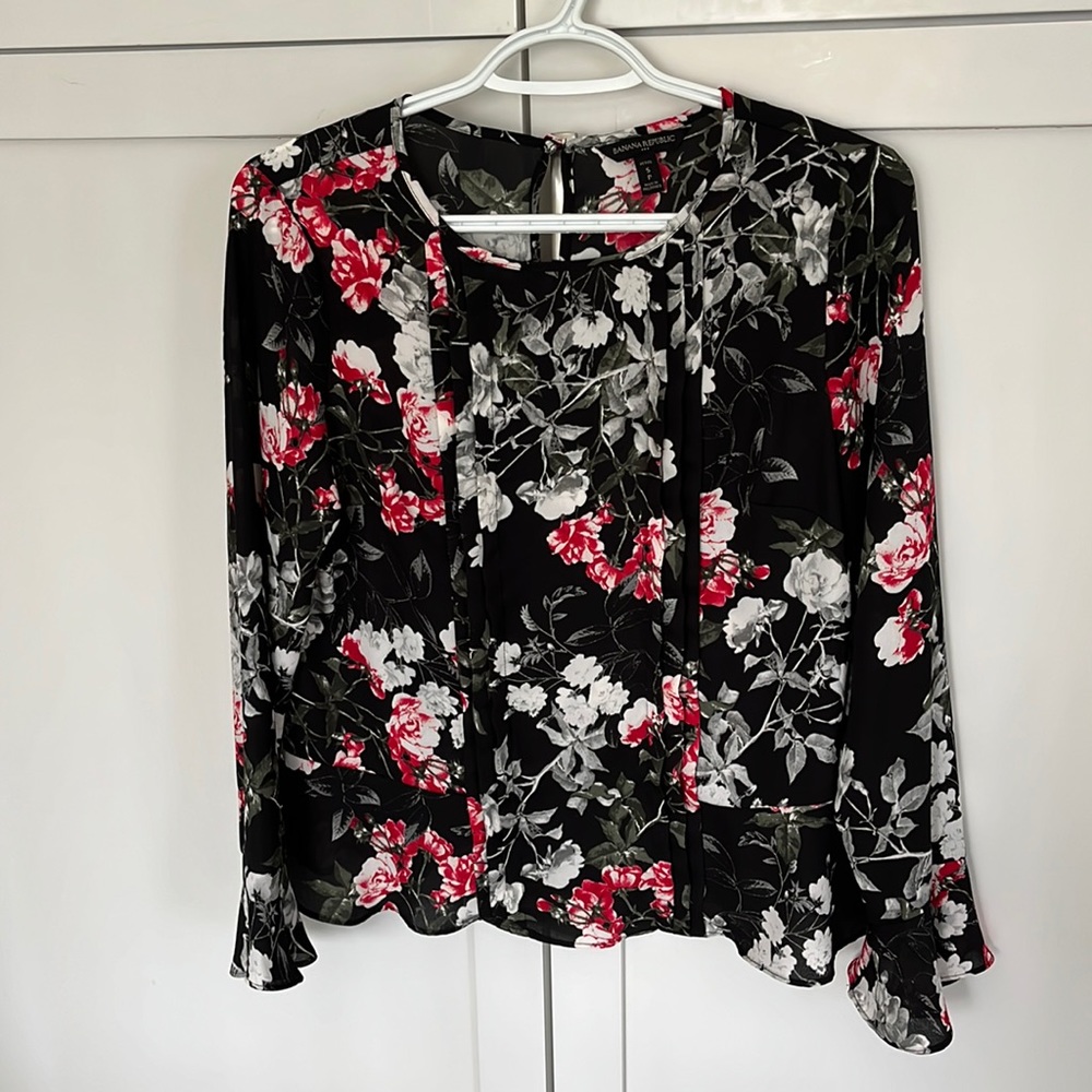 🎁CLOSET CLOSING  -BANANA REPUBLIC Flowered print blouse with ruffles